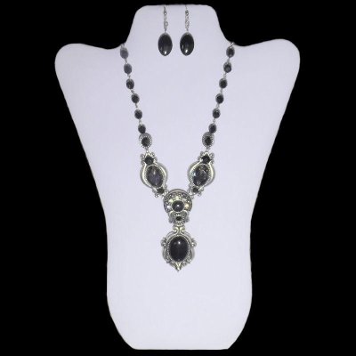 Onyx Lustre Jewelry Set by I Love Bracelets