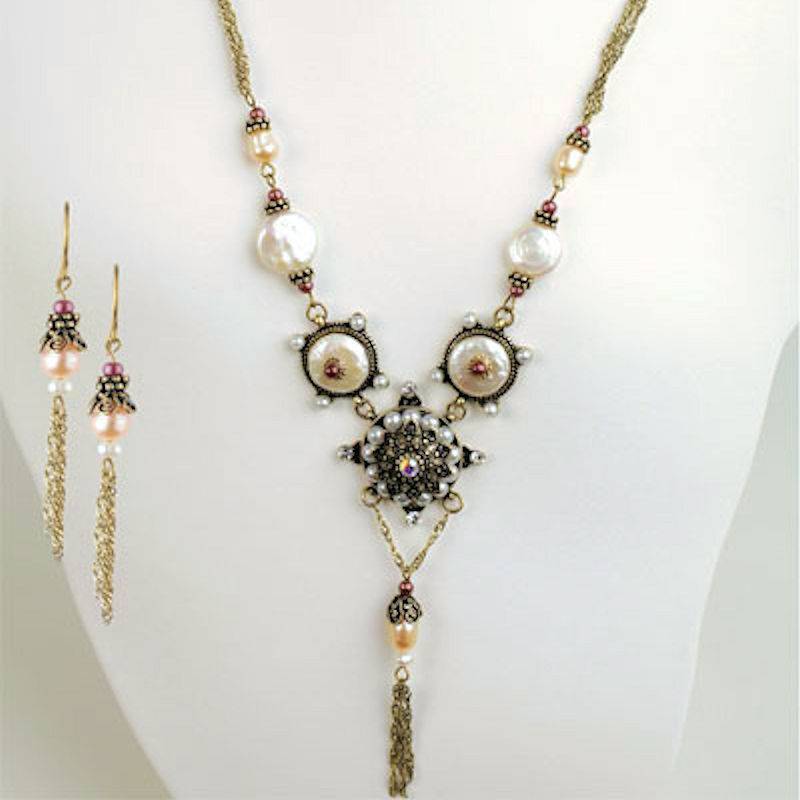 Charming Victorian Design Necklace & Earrings Jewelry Set